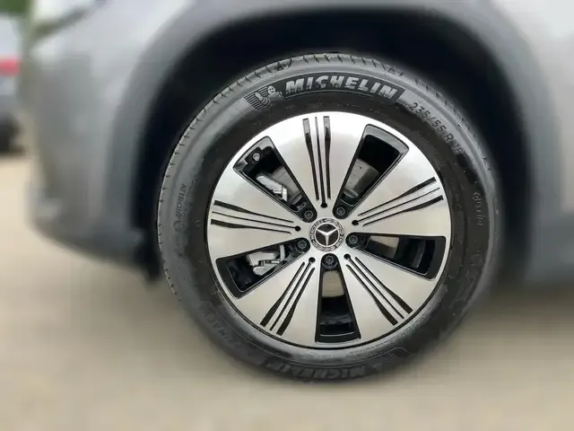 Mercedes-Benz EQA 300