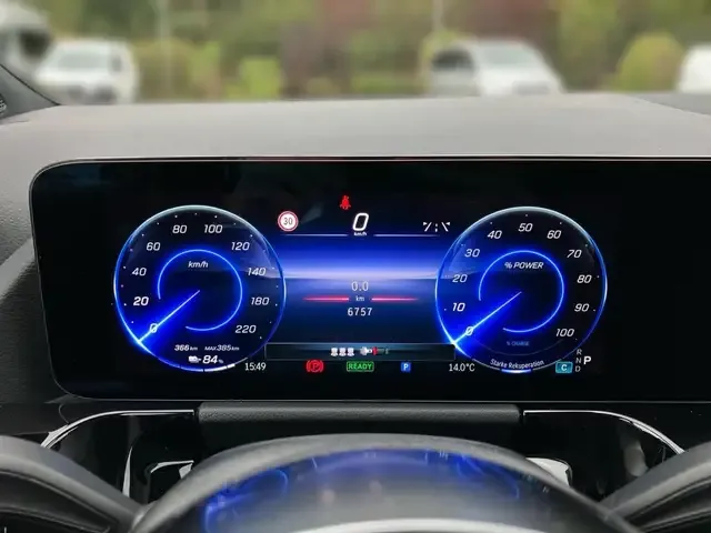 Mercedes-Benz EQA 300