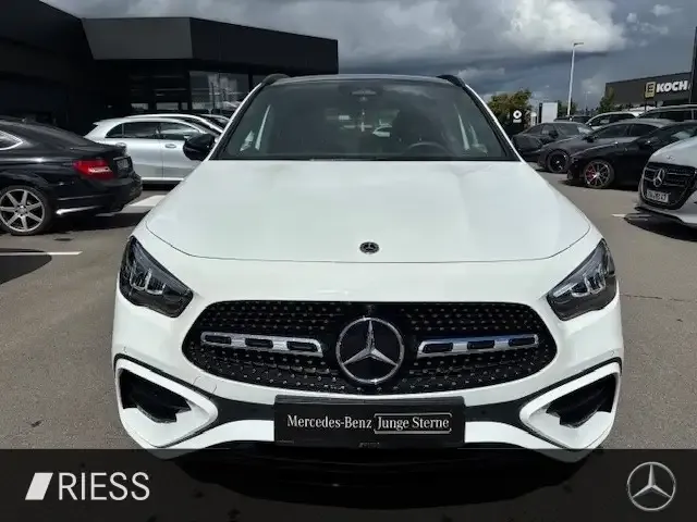 Mercedes-Benz GLA 200