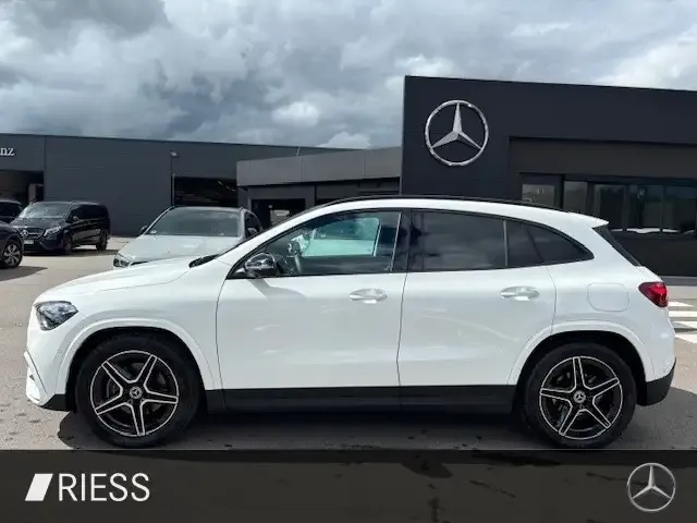 Mercedes-Benz GLA 200