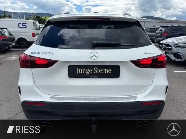 Mercedes-Benz GLA 200