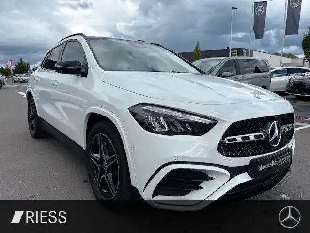 Mercedes-Benz GLA 200