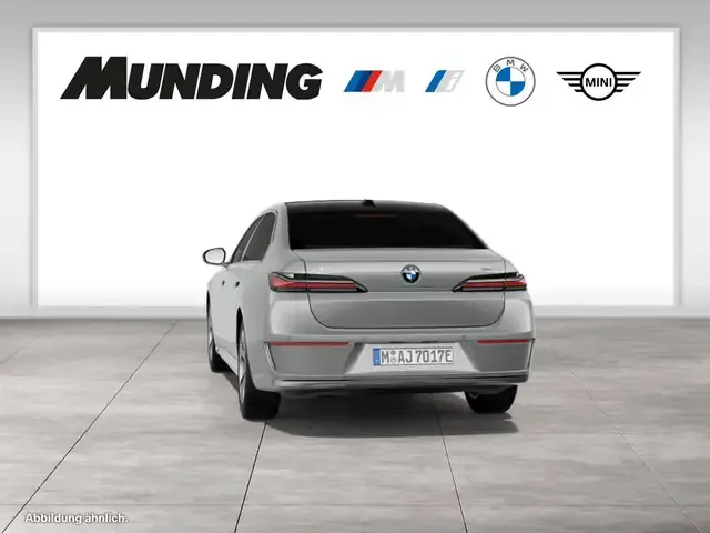 BMW i7