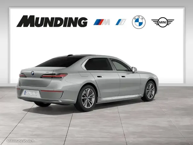 BMW i7