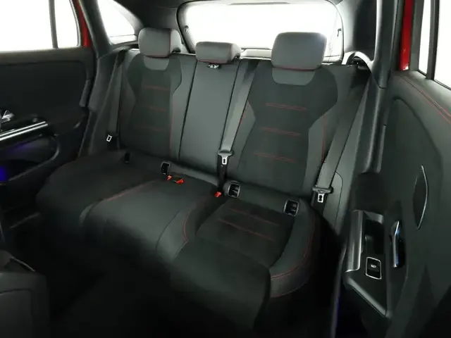 Mercedes-Benz GLA 220