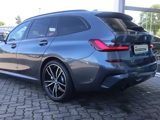 BMW 330