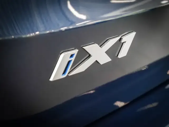 BMW iX1