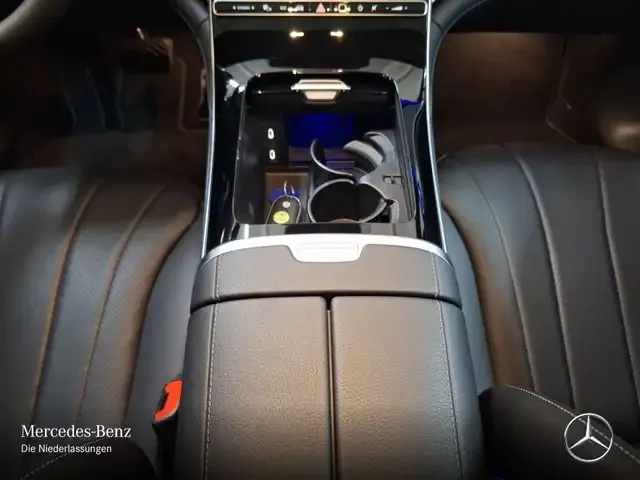 Mercedes-Benz EQE 300