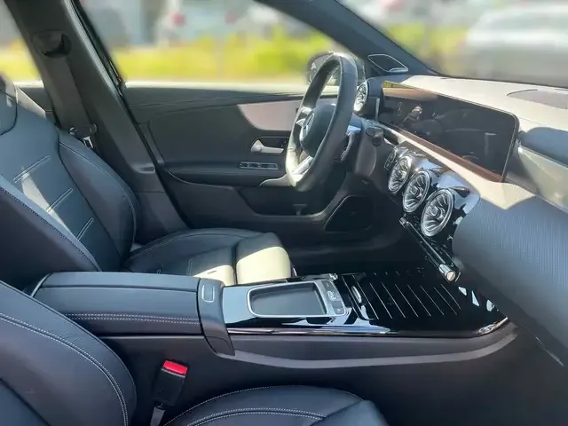 Mercedes-Benz A 220