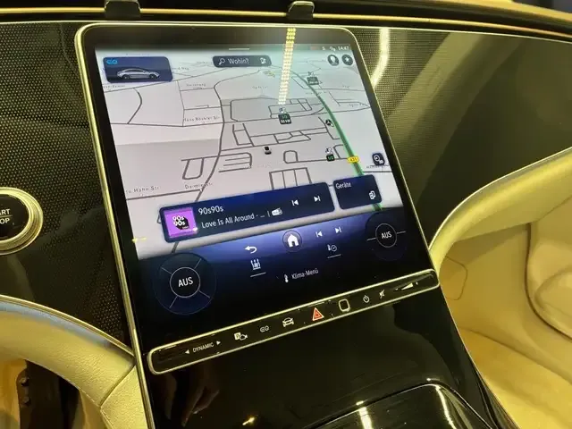 Mercedes-Benz EQE 300