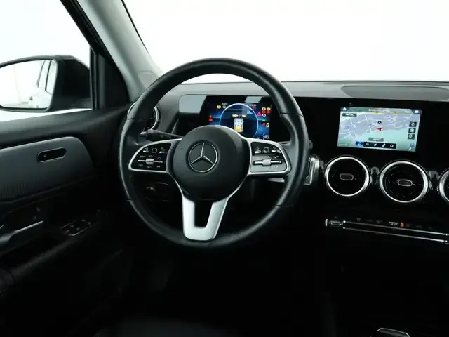 Mercedes-Benz GLB 180