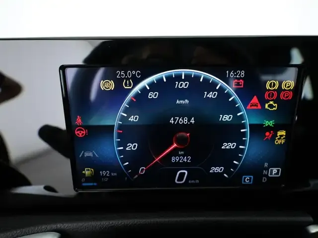 Mercedes-Benz GLB 180