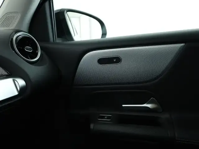 Mercedes-Benz GLB 180