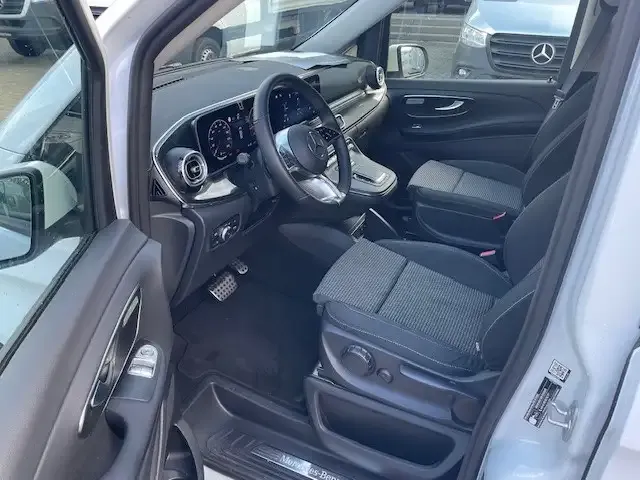 Mercedes-Benz V 220