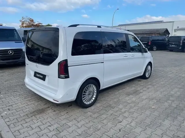 Mercedes-Benz V 220