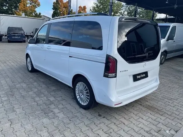 Mercedes-Benz V 220