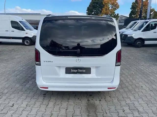 Mercedes-Benz V 220