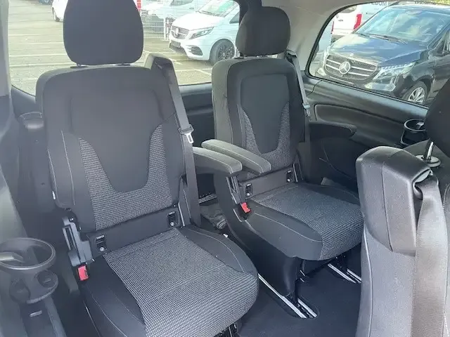 Mercedes-Benz V 220
