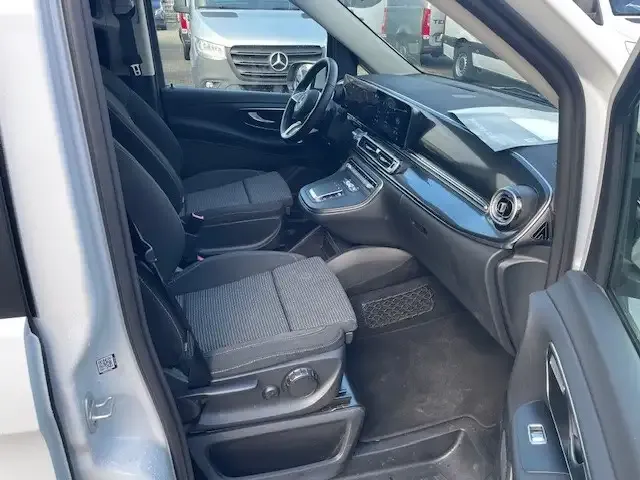 Mercedes-Benz V 220