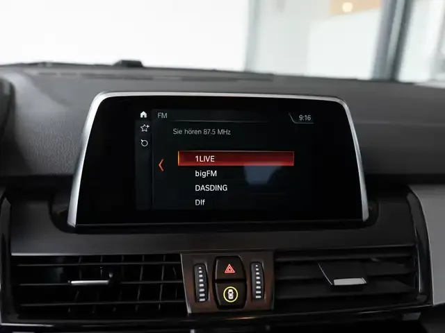 BMW 218