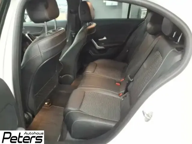 Mercedes-Benz A 220