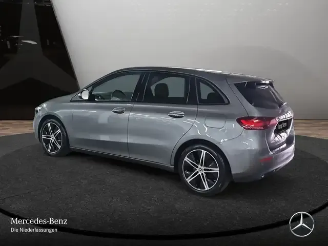 Mercedes-Benz B 220