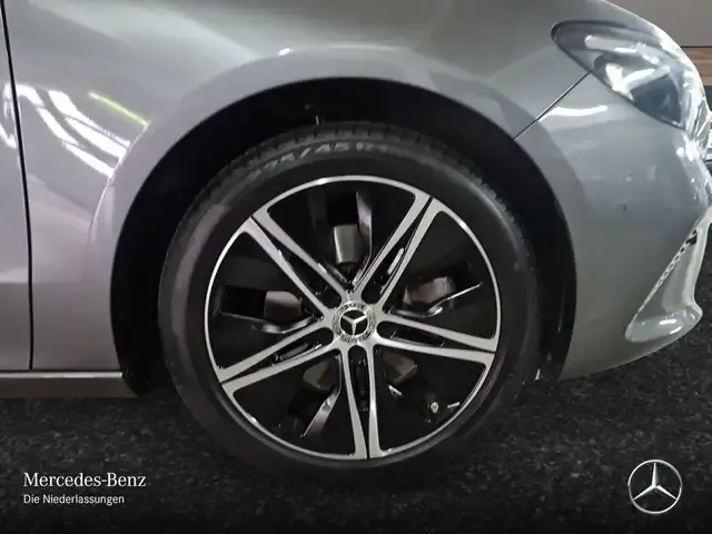Mercedes-Benz B 220