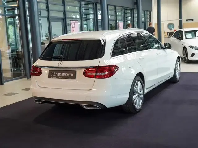 Mercedes-Benz C 220