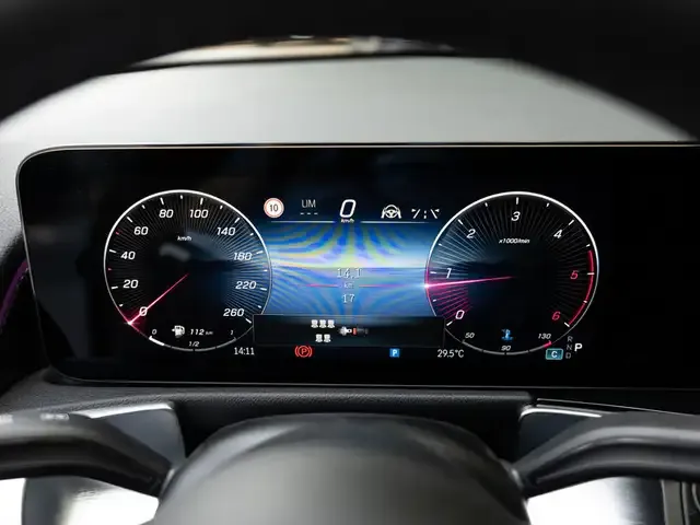 Mercedes-Benz GLB 220