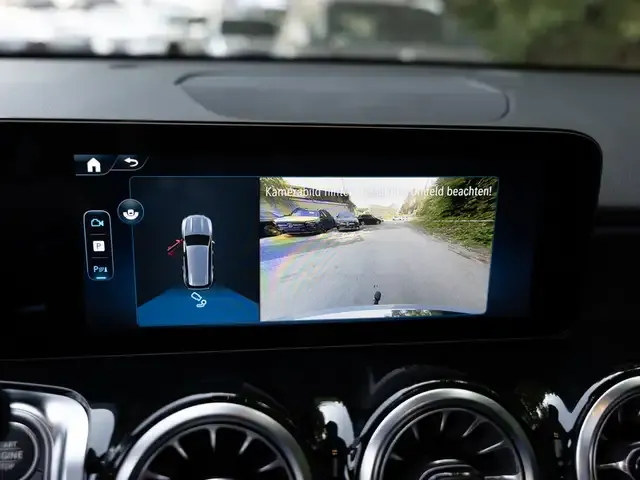 Mercedes-Benz GLB 220