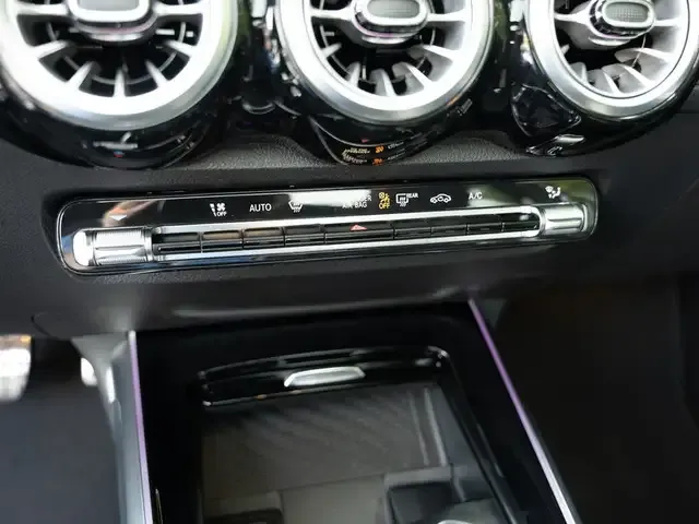 Mercedes-Benz GLB 220