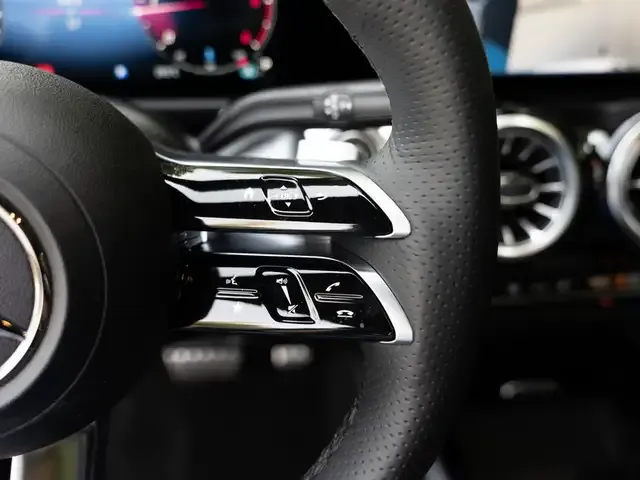 Mercedes-Benz GLB 220