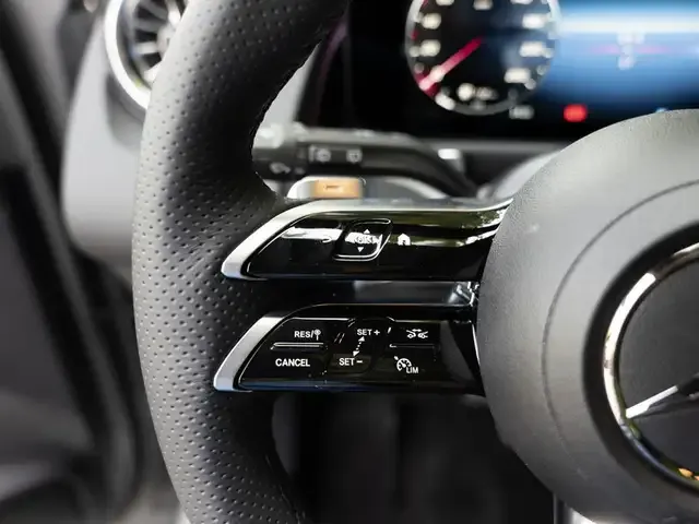 Mercedes-Benz GLB 220