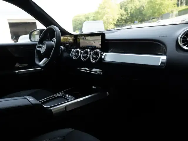 Mercedes-Benz GLB 220