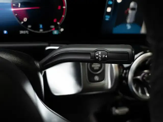 Mercedes-Benz GLB 220