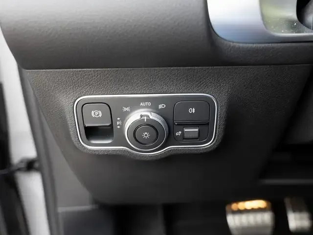 Mercedes-Benz GLB 220