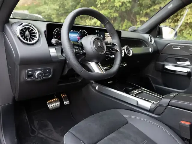 Mercedes-Benz GLB 220