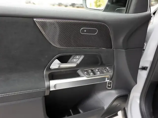 Mercedes-Benz GLB 220