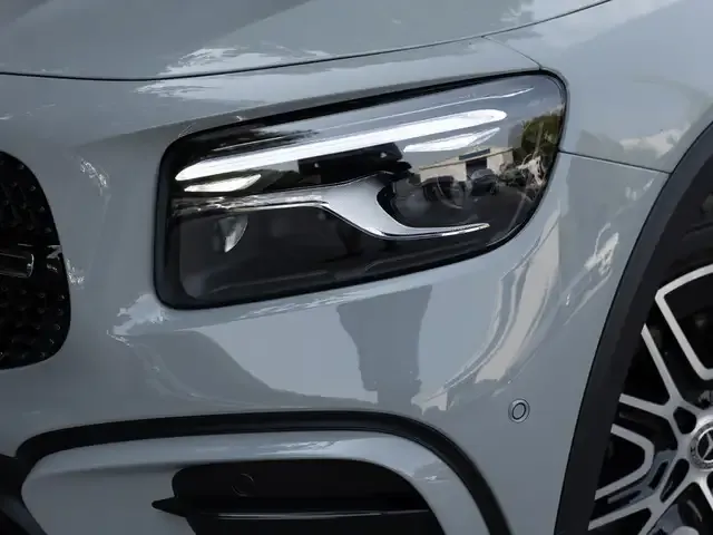 Mercedes-Benz GLB 220