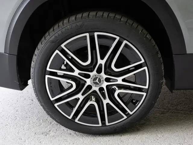 Mercedes-Benz GLB 220