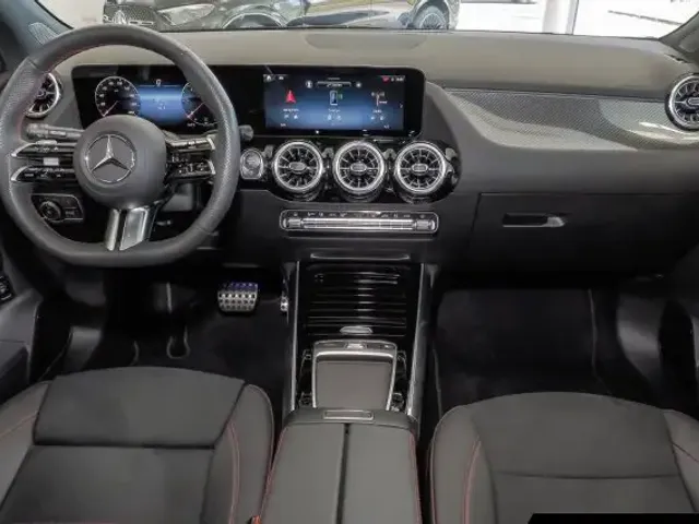 Mercedes-Benz GLA 220