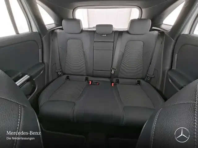 Mercedes-Benz EQA 300