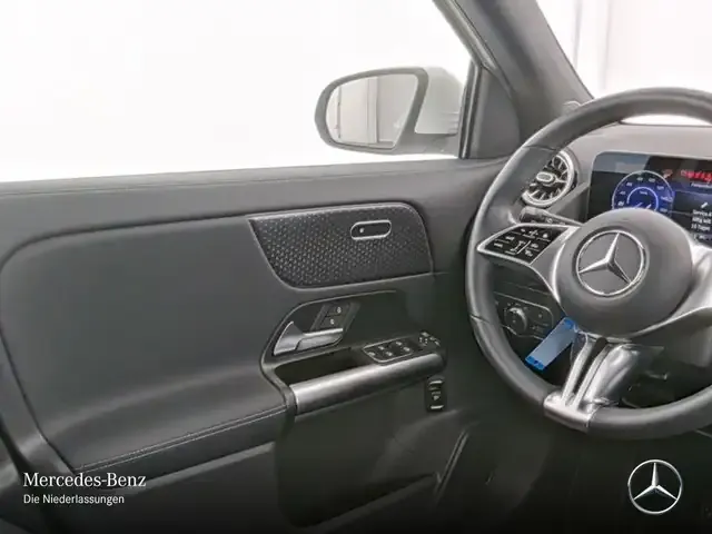 Mercedes-Benz EQA 300