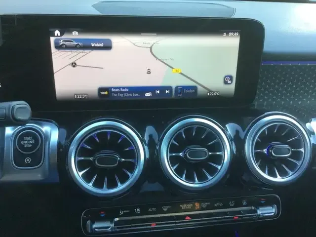 Mercedes-Benz GLB 220