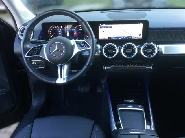 Mercedes-Benz GLB 220