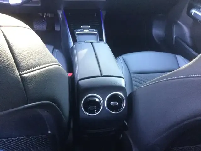 Mercedes-Benz GLB 220