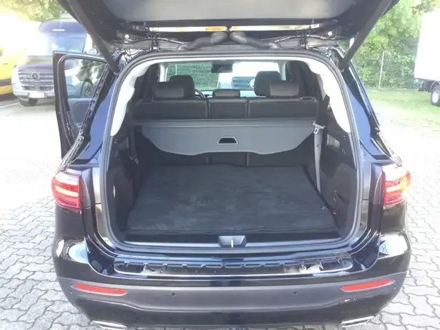 Mercedes-Benz GLB 220