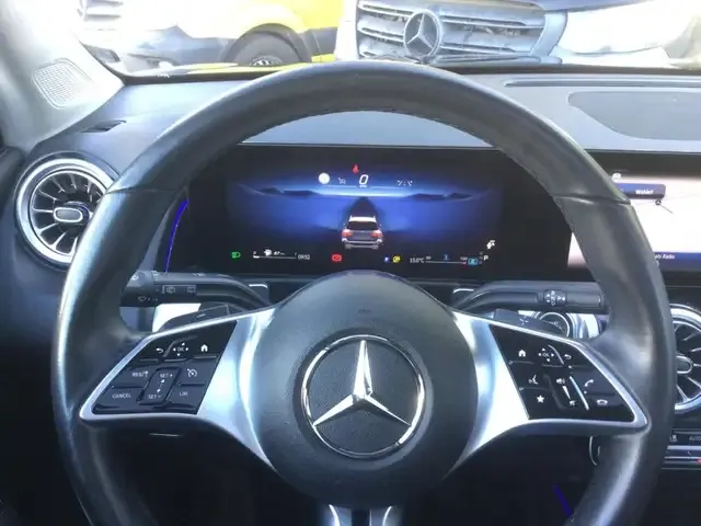 Mercedes-Benz GLB 220