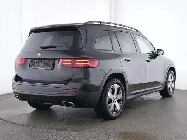 Mercedes-Benz GLB 220