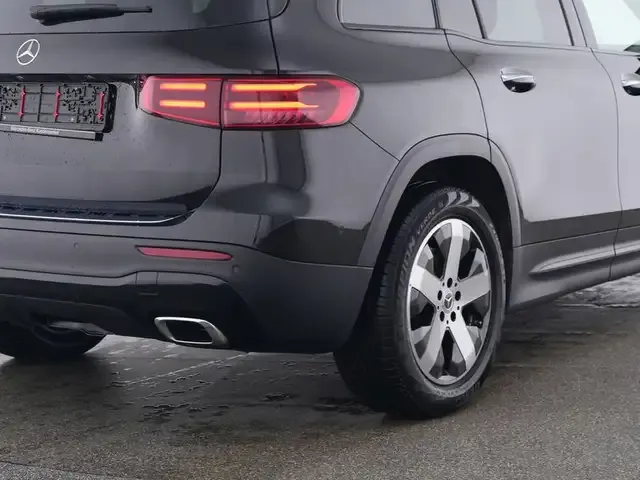 Mercedes-Benz GLB 220